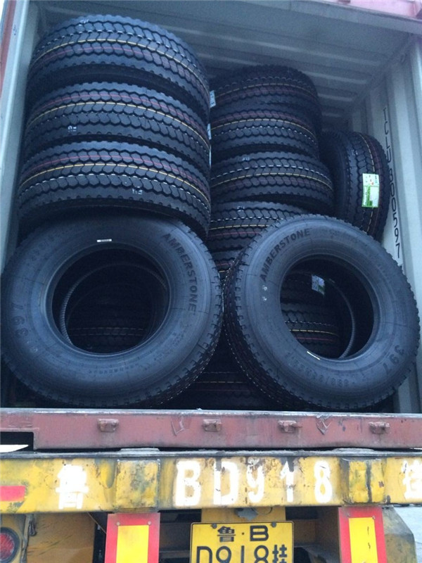 Carga de contenedores para clientes de neumáticos para camiones de Bélgica