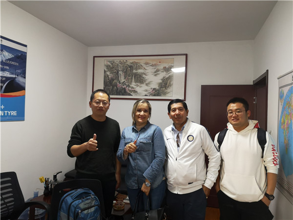 Clientes de Ecuador visitan Kelucktyre